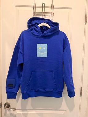 Venque Logo Patch Graphic
Hoodie in Royal Blue Women’s Size M